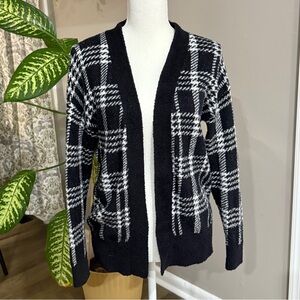 Joie Women’s Black and White Plaid Women's Sweater, Size L.